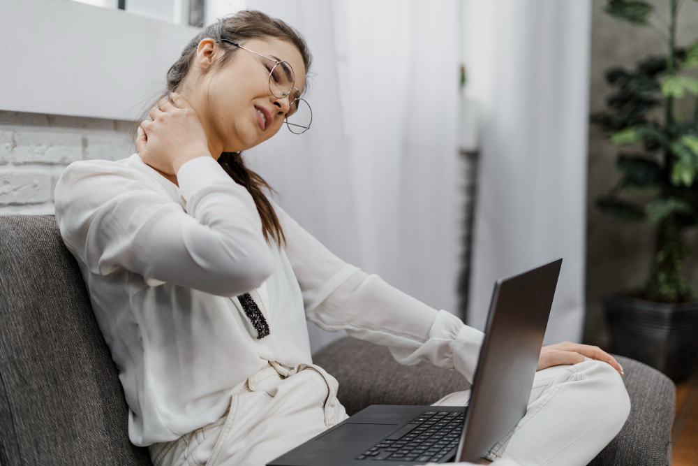 Neck Pain Treated in Lake Forest